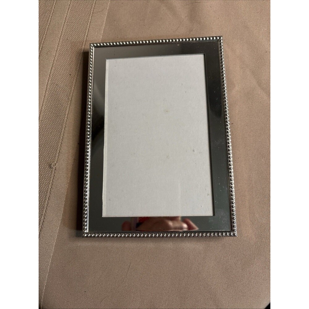 SIXTREES Vintage Silver Plate Classic  5 X 7 Frame Excellent Vintage Condition.